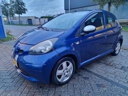 Blauw (metallic) Gebruikt 2008 Toyota Aygo Hatchback | € 1.499 (Super prijs)