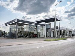 Rood (metallic) Gebruikt 2022 Mazda 3 Inclusive Hatchback | € 25.900 (Eerlijke prijs)