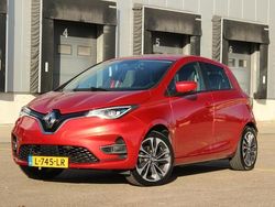Rood (metallic) Gebruikt 2021 Renault Zoe Intens Hatchback | € 12.399 (Super prijs)