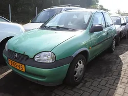 Groen Gebruikt 1998 Opel Corsa Hatchback | € 495 (Eerlijke prijs)
