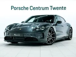 Vulkaangrijs metallic Gebruikt 2024 Porsche Taycan Sport Turismo Sedan | € 99.900 (Eerlijke prijs)
