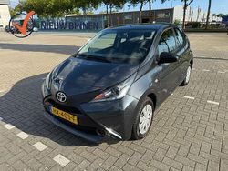 Grijs Gebruikt 2016 Toyota Aygo Hatchback | € 6.250 (Eerlijke prijs)