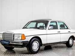 Wit Gebruikt 1982 Mercedes 240 Sedan | € 4.900