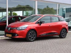 Rood Gebruikt 2015 Renault Clio GrandTour Expression Stationwagen | € 5.750 (Eerlijke prijs)