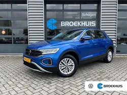 Blauw, metallic lak Gebruikt 2023 VW T-Roc Life SUV | € 23.900 (Eerlijke prijs)