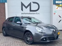 Grijs, metallic lak Gebruikt 2014 Alfa Romeo Giulietta Exclusive Hatchback | € 7.999 (Eerlijke prijs)