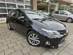 Zwart Gebruikt 2013 Toyota Auris Hybrid Hatchback | € 12.500 (Goede deal)