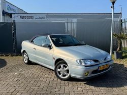 Grijs Gebruikt 1998 Renault Mégane Cabriolet | € 1.299