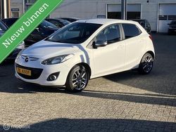 Wit (parellak) Gebruikt 2014 Mazda 2 Inclusive Hatchback | € 7.950 (Iets duurder)