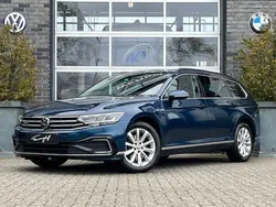 Blauw Gebruikt 2020 VW Passat GTE Stationwagen | € 20.900 (Goede deal)