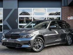 Grijs Gebruikt 2022 BMW 330e Sport Line Stationwagen | € 34.900 (Goede deal)