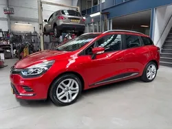 Rood Gebruikt 2017 Renault Clio GrandTour Zen Stationwagen | € 8.950 (Eerlijke prijs)