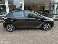 Zwart Gebruikt 2014 Peugeot 208 Envy Hatchback | € 6.499 (Eerlijke prijs)