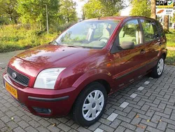 Rood Gebruikt 2005 Ford Fusion Ghia MPV | € 1.250