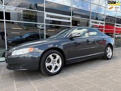 Grijs, metallic lak Gebruikt 2008 Volvo S80 Summum Sedan | € 7.950 (Eerlijke prijs)