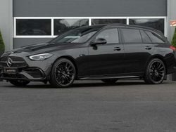Grijs, metallic lak Gebruikt 2023 Mercedes C300e AMG Stationwagen | € 45.950 (Eerlijke prijs)