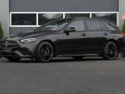 Grijs, metallic lak Gebruikt 2023 Mercedes C300e AMG Stationwagen | € 47.950 (Eerlijke prijs)