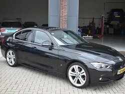 Zwart Gebruikt 2016 BMW 330 Executive Sedan | € 15.450 (Goede deal)