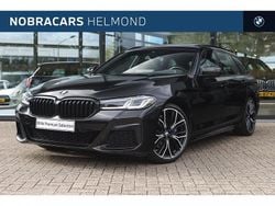 Saphirschwarz (donker zwart metallic) Gebruikt 2021 BMW 530 Comfort Edition Stationwagen | € 43.750 (Eerlijke prijs)