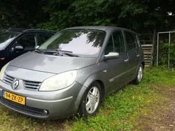 Grijs Gebruikt 2004 Renault Scénic II Luxe MPV | € 550 (Goede deal)
