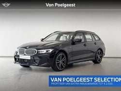 Saphirschwarz metallic (zwart metallic) Gebruikt 2023 BMW 330e M Sport Stationwagen | € 44.900 (Goede deal)
