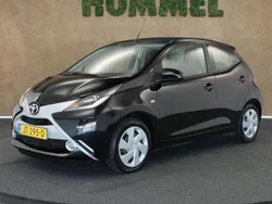 Zwart Gebruikt 2016 Toyota Aygo X-wave Hatchback | € 10.145 (Eerlijke prijs)