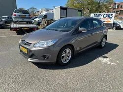 Bruin Gebruikt 2012 Ford Focus Titanium Hatchback | € 4.950 (Eerlijke prijs)