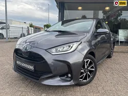Grijs Gebruikt 2022 Toyota Yaris Hybrid Hatchback | € 22.795 (Eerlijke prijs)
