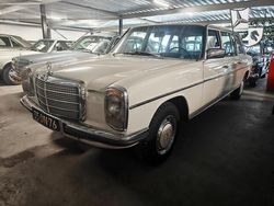 Wit Gebruikt 1974 Mercedes 240 Sedan | € 15.950