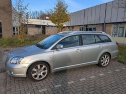Zilver Gebruikt 2004 Toyota Avensis Luna Stationwagen | € 1.500 (Super prijs)