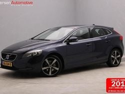 Blauw Gebruikt 2015 Volvo V40 Momentum Hatchback | € 12.445 (Eerlijke prijs)