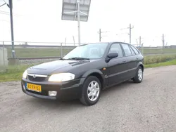 Zwart, metallic lak Gebruikt 1999 Mazda 323 Hatchback | € 1.099