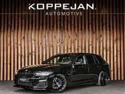 Zwart, metallic lak Gebruikt 2024 BMW 530 M Sport Stationwagen | € 58.850 (Iets duurder)