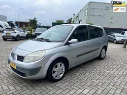 Grijs Gebruikt 2005 Renault Grand Scénic II Luxe MPV | € 999 (Eerlijke prijs)