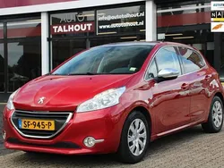 Rood Gebruikt 2014 Peugeot 208 Allure Hatchback | € 4.950 (Eerlijke prijs)