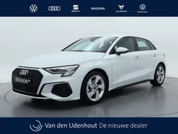 Wit, metallic lak Gebruikt 2023 Audi A3 Sportback S-Line Hatchback | € 33.750 (Eerlijke prijs)