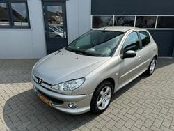 Grijs Gebruikt 2005 Peugeot 206 Hatchback | € 1.399 (Iets duurder)