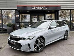 Grijs (metallic) Gebruikt 2023 BMW 330e M Sport Stationwagen | € 41.950 (Eerlijke prijs)