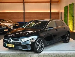 Zwart Gebruikt 2020 Mercedes A250 Hatchback | € 29.950 (Eerlijke prijs)