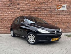 Zwart Gebruikt 1999 Peugeot 206 Hatchback | € 1.845 (Eerlijke prijs)