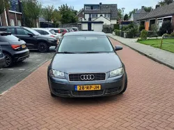 Blauw Gebruikt 2005 Audi A3 Attraction Hatchback | € 2.500 (Goede deal)