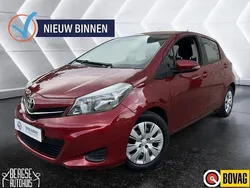 Rood Gebruikt 2014 Toyota Yaris Hatchback | € 12.990 (Eerlijke prijs)