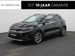 Zwart, metallic lak Gebruikt 2024 Kia Stonic SUV | € 26.400 (Eerlijke prijs)