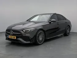 Donker grafietgrijs metallic Gebruikt 2021 Mercedes 200 AMG line Sedan | € 40.995