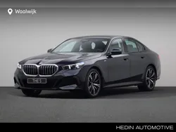 Zwart kunstlederen bekleding Gebruikt 2023 BMW 520 Comfort Edition Sedan | € 62.880 (Super prijs)