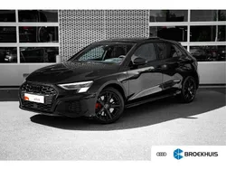 Zwart, metallic lak Gebruikt 2024 Audi A3 Sportback e-tron Competition Sedan | € 44.800 (Iets duurder)