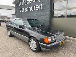 Zwart Gebruikt 1988 Mercedes 200 | € 5.950