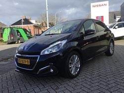 Blauw Gebruikt 2018 Peugeot 208 Signature Sky Hatchback | € 8.950 (Goede deal)