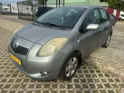 Grijs Gebruikt 2007 Toyota Yaris Luna Hatchback | € 2.850 (Eerlijke prijs)