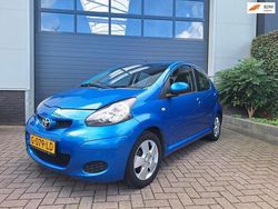 Blauw Gebruikt 2009 Toyota Aygo Hatchback | € 3.350 (Eerlijke prijs)